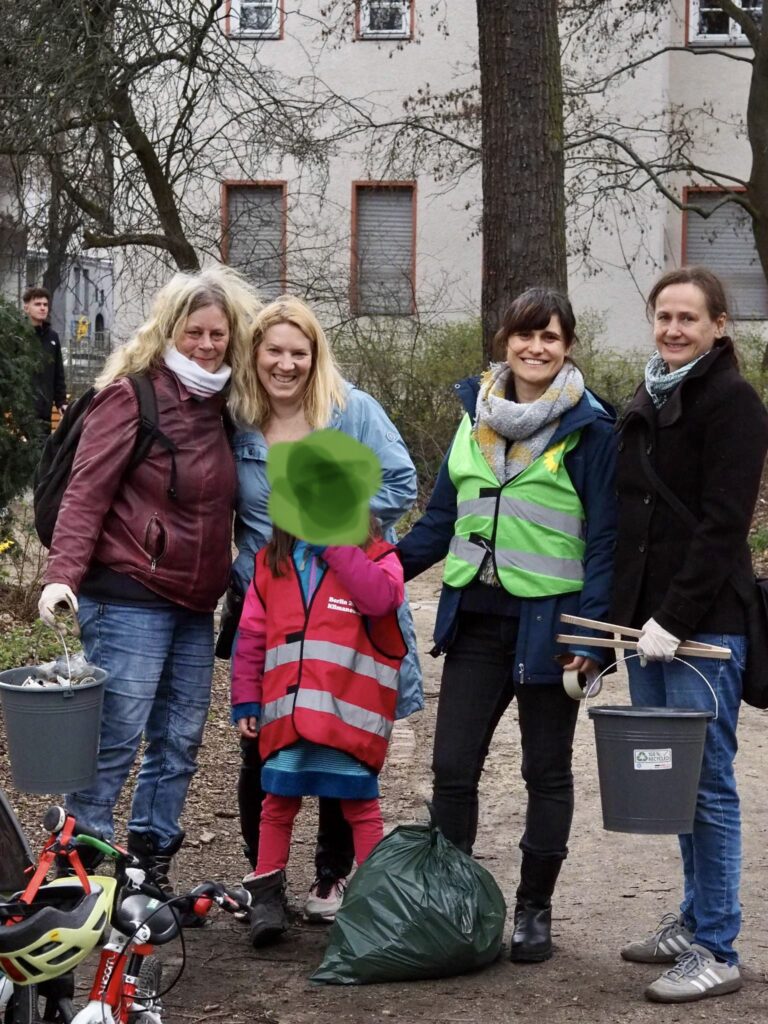Cleanup Aktion im Franckepark mit der Grünen Ortsgruppe Tempelhof und der Nachbarschaft